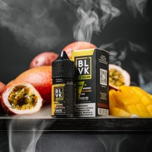 BLVK 芒果百香果冰煙油包裝照、熱帶雙果口味鹽油瓶身、獨角獸 BLVK 果香煙油產品圖